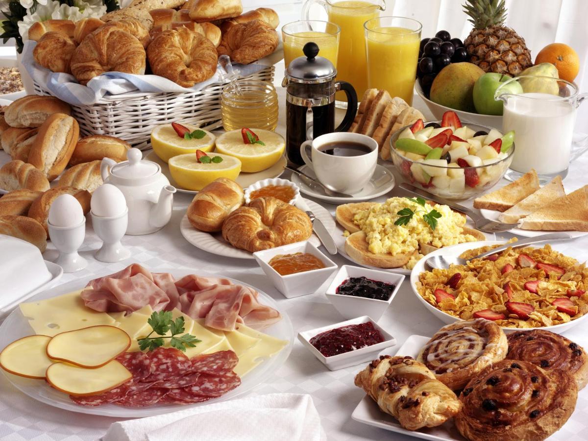 Crowne Plaza - West Cairo Arkan By Ihg 6th of October City Bagian luar foto A continental breakfast