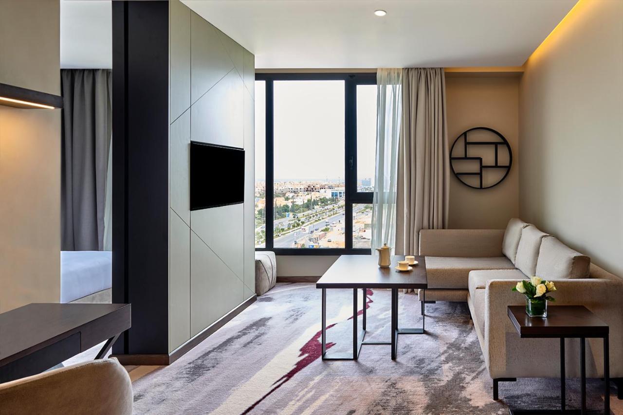 Crowne Plaza - West Cairo Arkan By Ihg 6th of October City Bagian luar foto A suite at the hotel