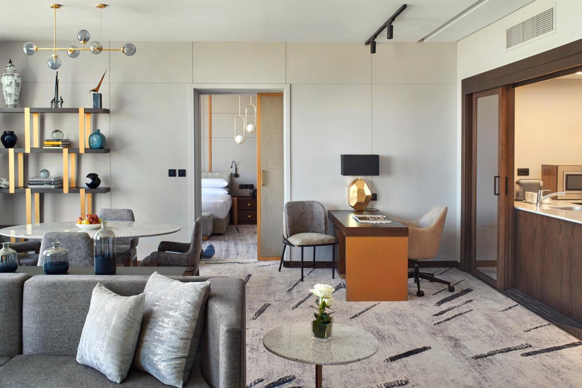 Crowne Plaza - West Cairo Arkan By Ihg 6th of October City Bagian luar foto A suite at the hotel