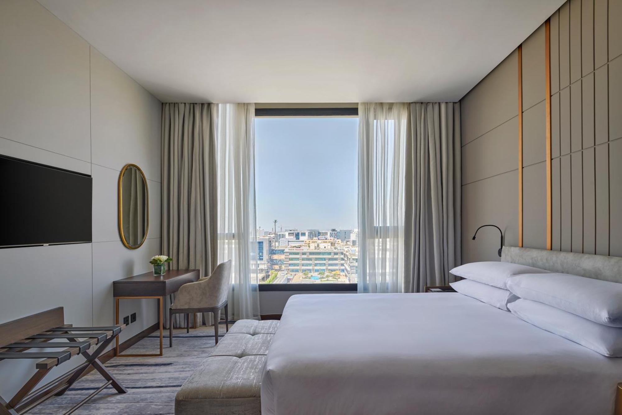 Crowne Plaza - West Cairo Arkan By Ihg 6th of October City Bagian luar foto Deluxe room