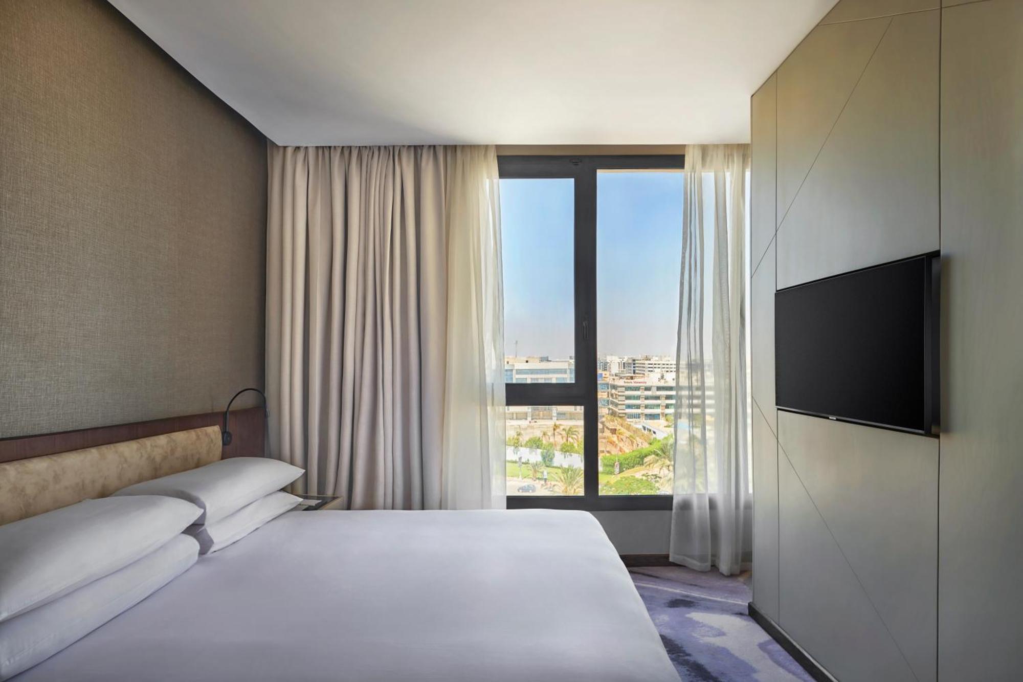 Crowne Plaza - West Cairo Arkan By Ihg 6th of October City Bagian luar foto A bedroom at the hotel