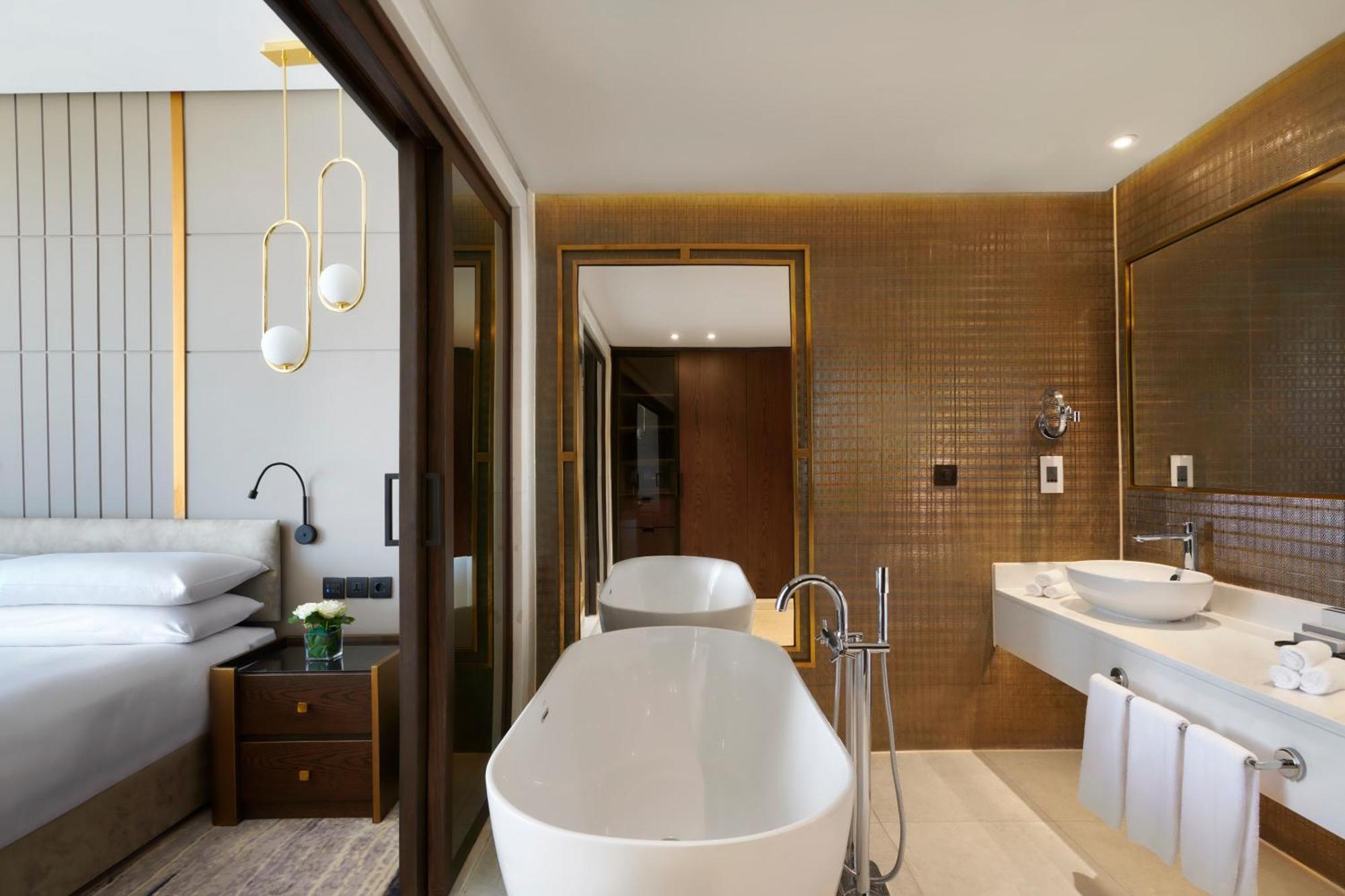 Crowne Plaza - West Cairo Arkan By Ihg 6th of October City Bagian luar foto Bathroom of a suite