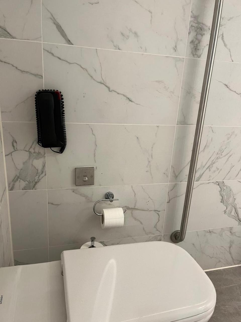 Crowne Plaza - West Cairo Arkan By Ihg 6th of October City Bagian luar foto A toilet brush holder